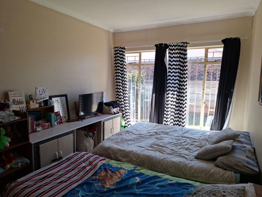 To Let 2 Bedroom Property for Rent in Meiringspark North West
